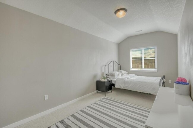 Building Photo - 2528 NW 2nd Terrace