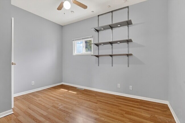 Building Photo - 241 S Highland Dr