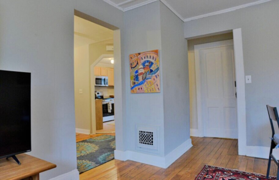 Common Space - 212 Circular St