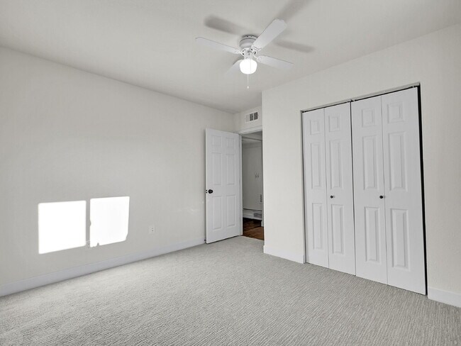 Building Photo - $2,340.95 - $300 OFF - First 2 Months'Rent - 3 Bedrooms, 1.5 Bathrooms, Single Family Home in Aur...