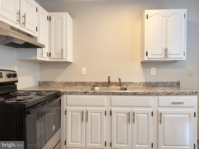 Building Photo - 31 Union St