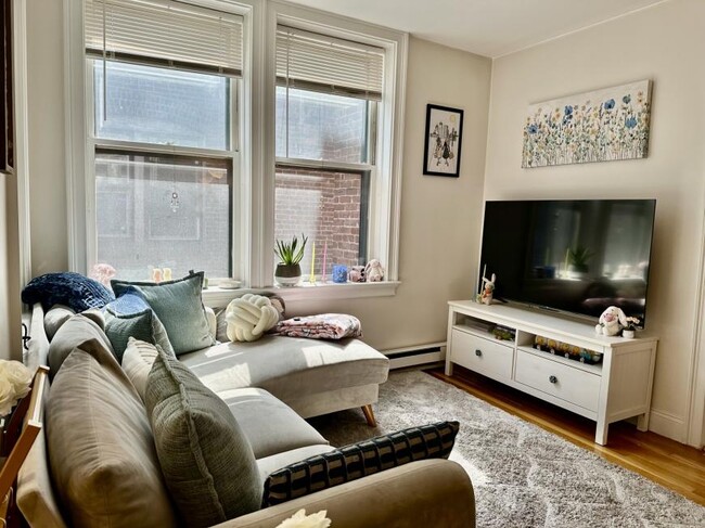 Building Photo - 2 bedroom in Boston MA 02114