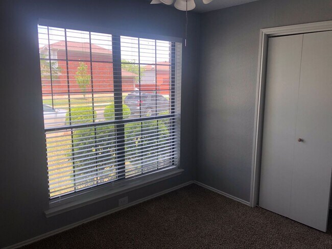 Building Photo - Amazing Location in Carrollton!!