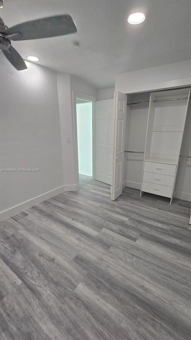 Building Photo - 265 W 53rd Terrace