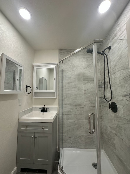 Building Photo - 3903 Manzanita Ct