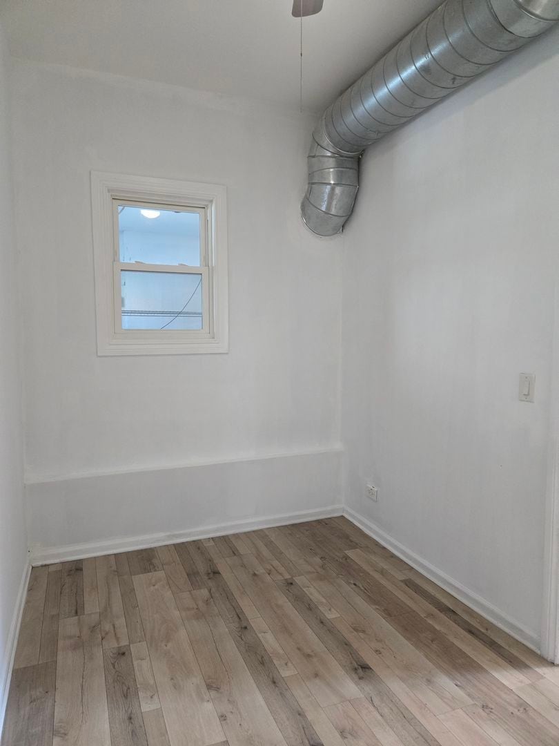 Building Photo - 7055 N Clark St