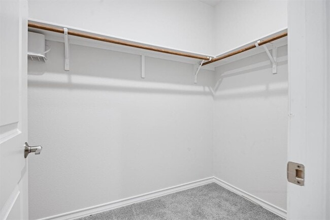 Building Photo - 15604 Ellinger Dr