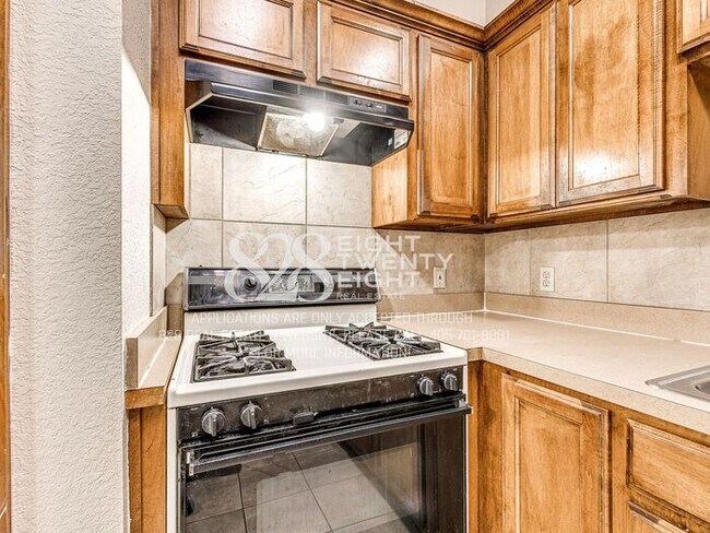Building Photo - *AVAILABLE NOW!* CUTE 3 BED/2 BATH DUPLEX IN NORMAN!