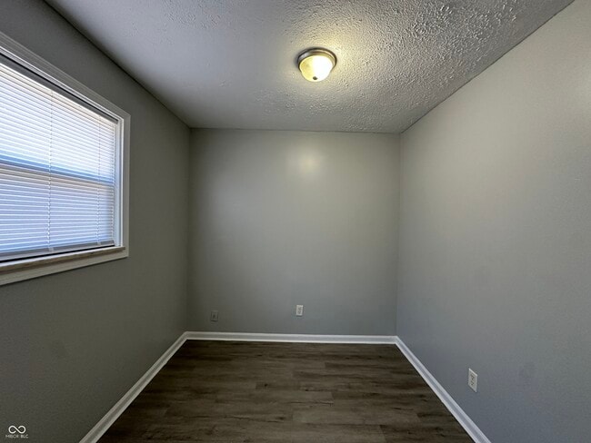 Building Photo - 3236 S Temple Ave