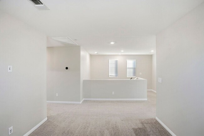 Building Photo - Inspirada Beauty With Bed and Bath On 1st Floor