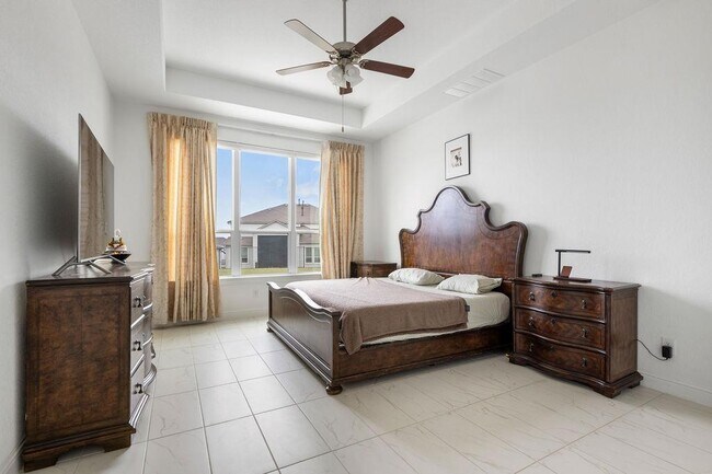 Building Photo - 920 Villa Rialto View