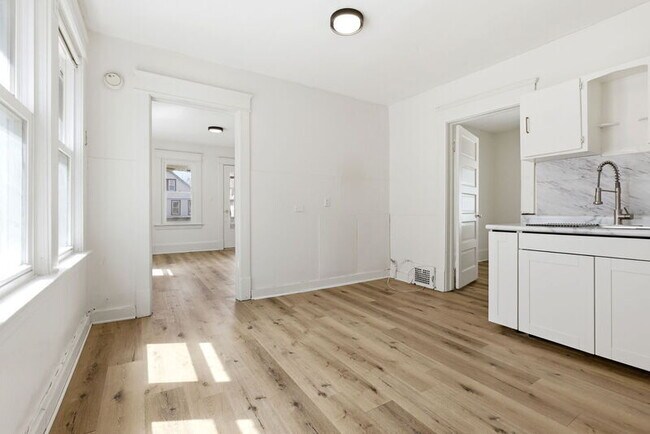 Building Photo - 2935 E 121st St