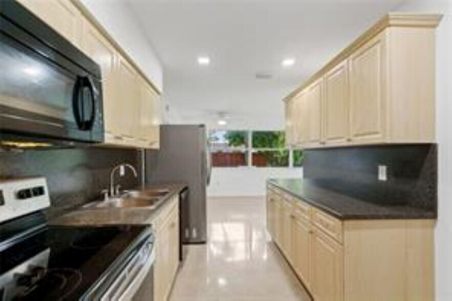 Building Photo - 50 NE 45th Ct