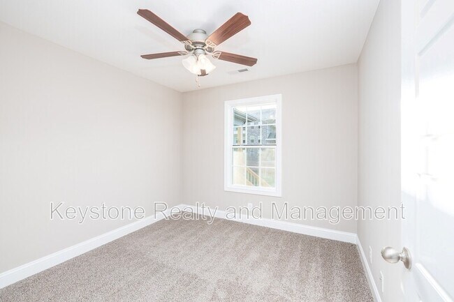 Building Photo - 808 Lillian Grace Dr