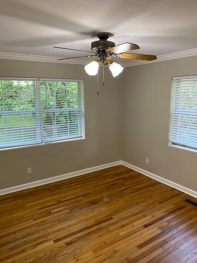 Building Photo - Adorable Brick Home in Betton Hills