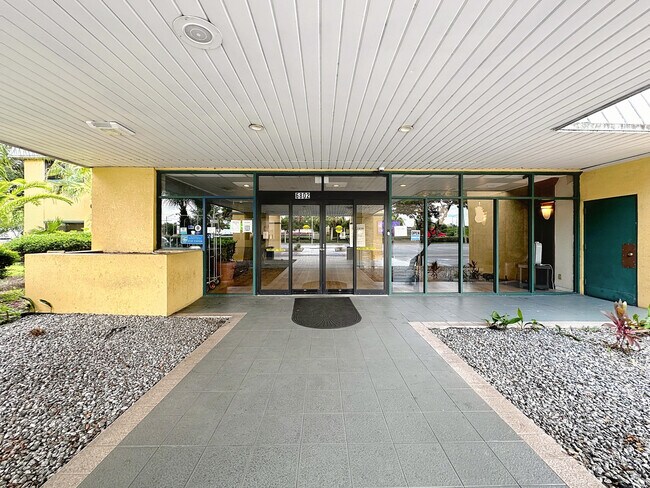 Building Photo - 910 Suemac Rd