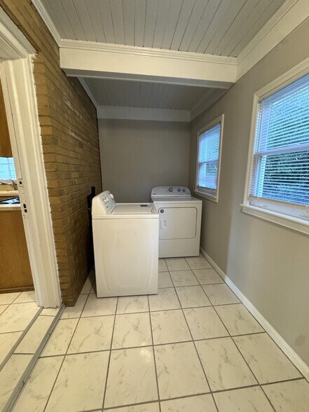 Building Photo - 1020 Cherry Hills Ct