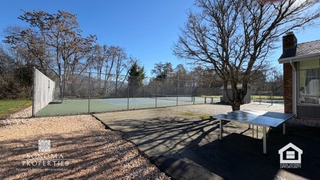 Building Photo - Charming 1-Bedroom Over-Garage Apartment in Kenwood