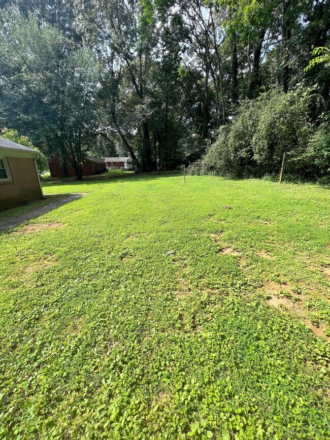 Building Photo - 1039 Oakmont Cir