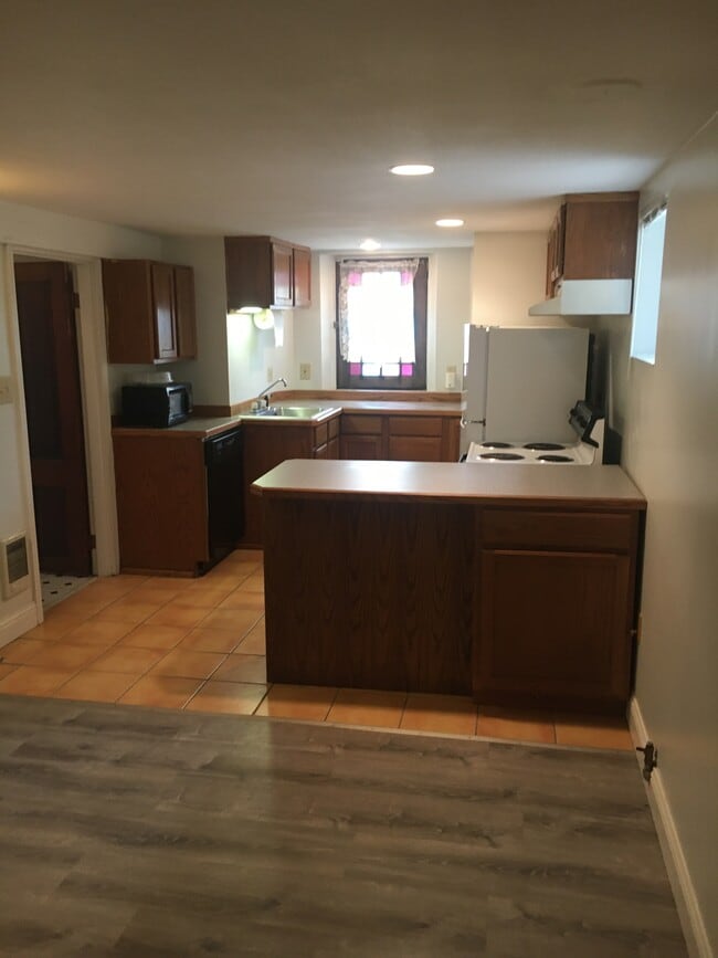 Building Photo - 1391 Franklin Ave