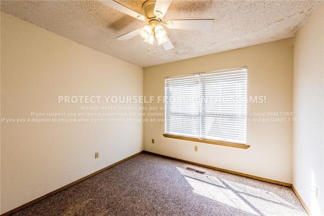 Building Photo - 686 W Martha Dr