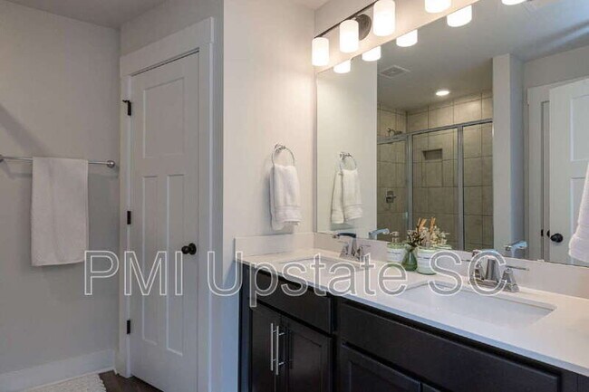 Building Photo - 1069 Millison Pl