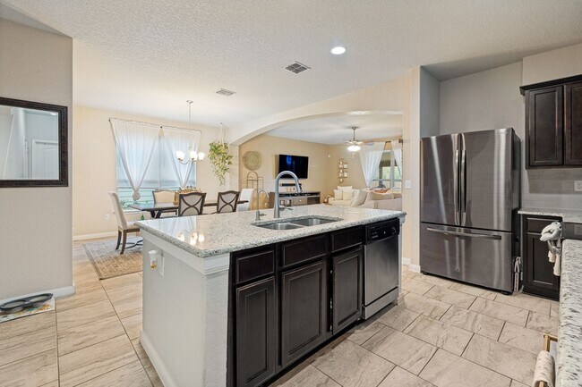 Building Photo - BEAUTIFUL 4-BEDROOM HOME IN NORTHEAST CROSSING