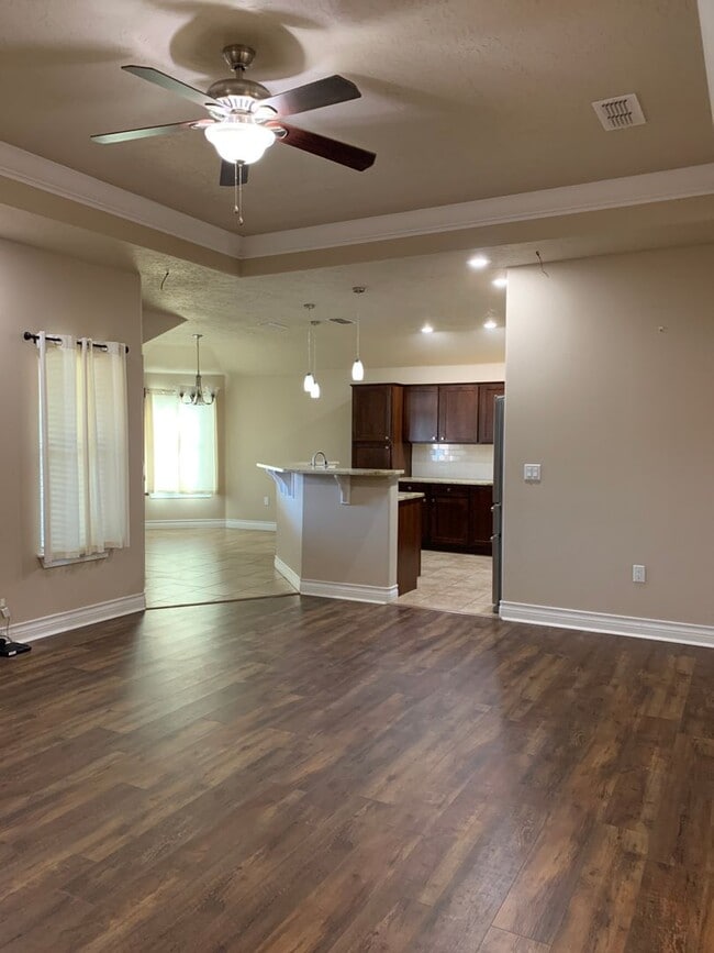 Building Photo - 116 Mariposa Dr