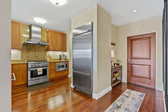 Building Photo - Fully Furnished Condo in the prestigious R...