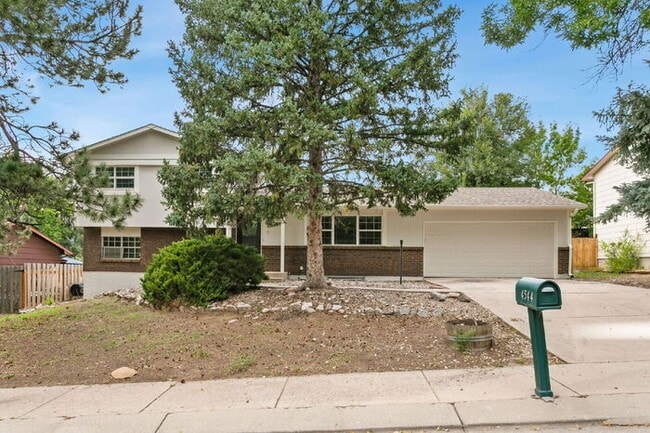 Building Photo - Freshly Renovated 4-Bedroom Home with Over...
