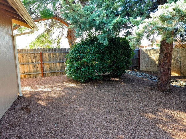 Building Photo - HOUSE - VILLAGE OF OAK CREEK