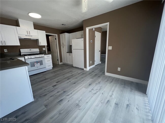 Building Photo - 1368 Torington Dr