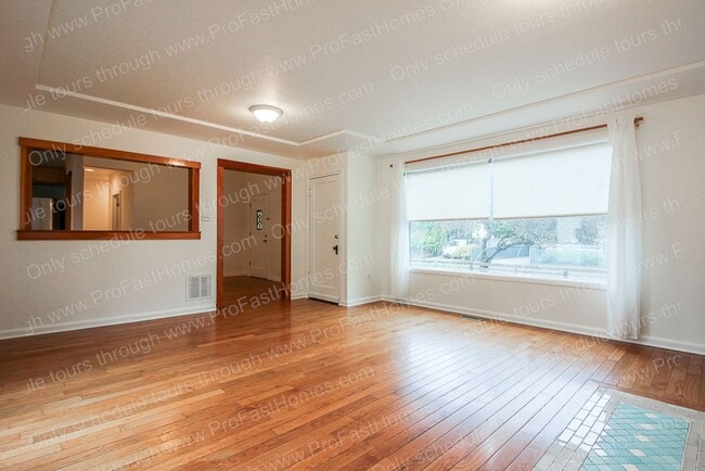 Building Photo - 5527 SE 71st Ave