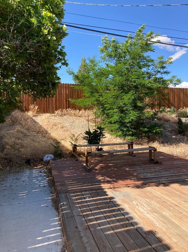 Building Photo - **READY FOR MOVE IN** 3 Bedroom/2 Bath Single Story Home