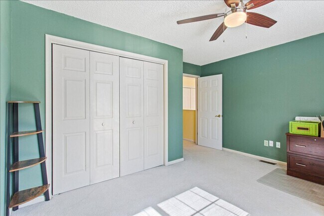 Building Photo - ATTRACTIVE AND BRIGHT LUXURY TOWNHOME IN W...