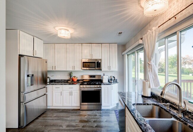 Building Photo - 132 Regency Dr