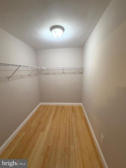 Building Photo - 728 18th St S