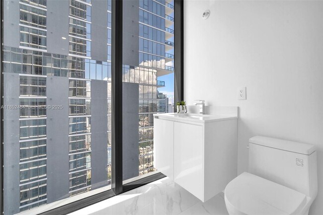 Building Photo - 700 NE 24th St