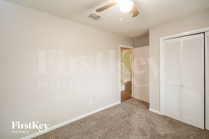 Building Photo - 10411 Cedar Towne Ln