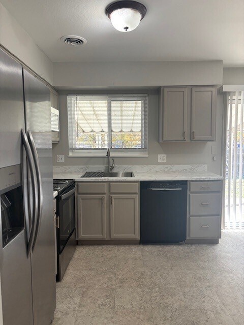 Building Photo - 16570 E Dickenson Pl