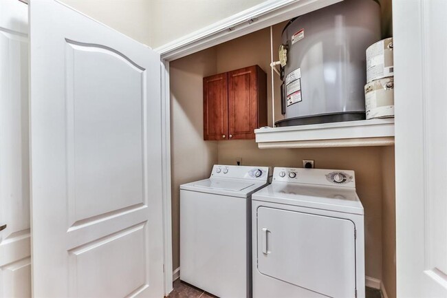 Building Photo - Beautiful 1st Floor Corner Condo – Modern ...