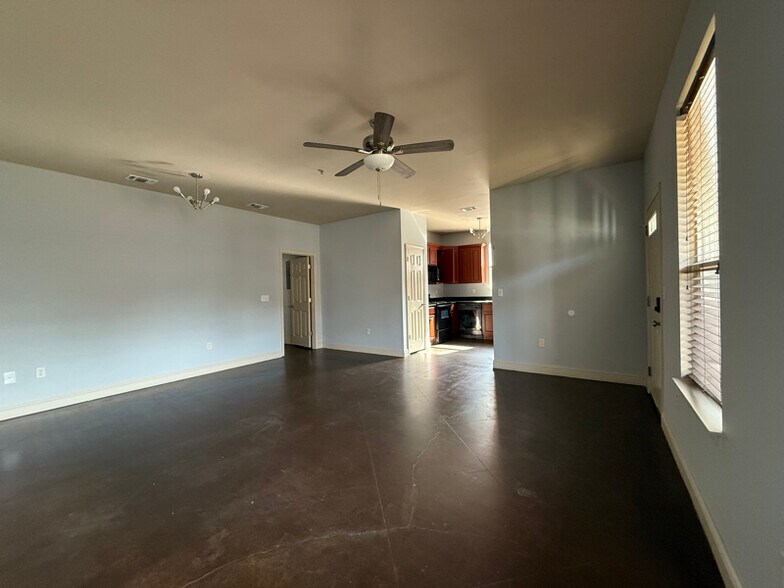 Building Photo - 2948 Magnolia Ct