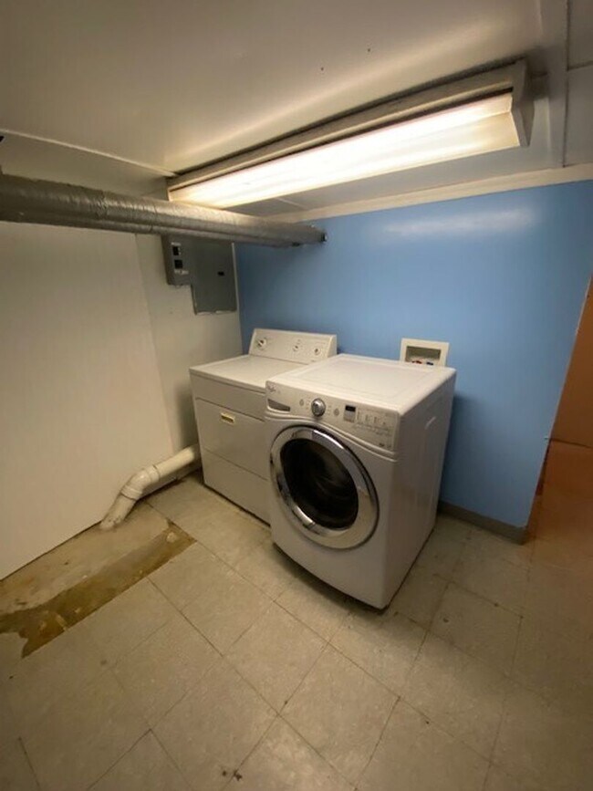 Building Photo - Three Bedroom in West Bethlehem