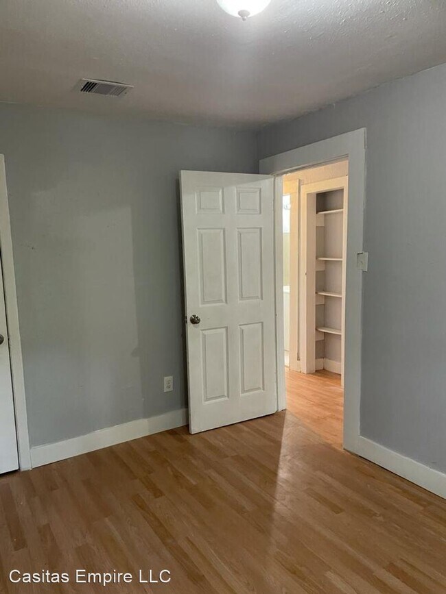 Building Photo - 2 br, 1 bath House - 3121 Rosalie St.