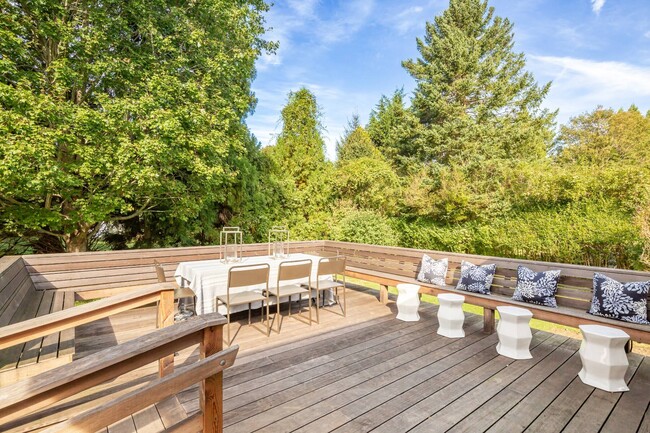 Building Photo - 15 Maidstone Ave