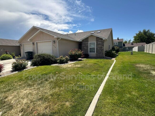 Building Photo - 585 1/2 Belhaven Way