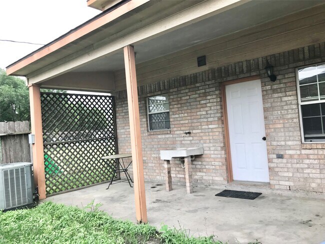 Building Photo - 11102 Maize Ln