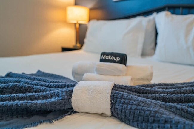 Building Photo - 1275 E University Dr