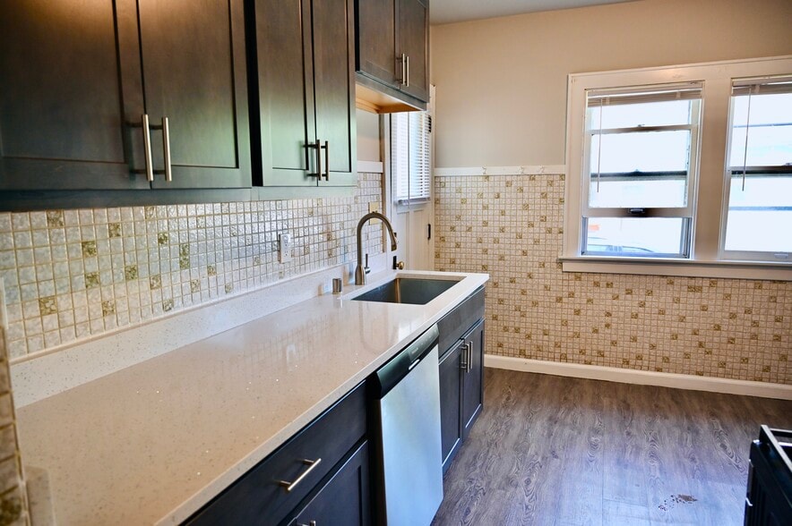 Kitchen - 2477-2479 N Dousman St