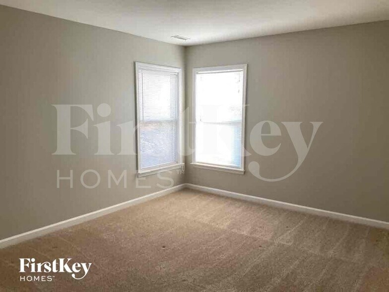 Building Photo - 670 Golden Meadow Dr